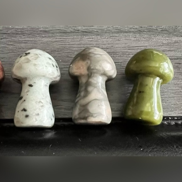 6 Misc Agate Small Mushroom Crystal Carving Healing / Emotional Balance 1.25” - Picture 3 of 3